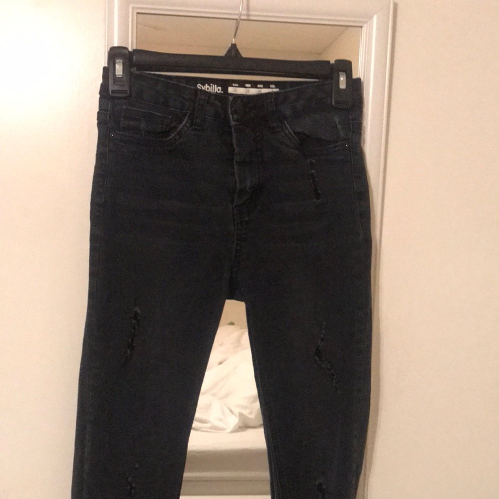 Black ripped skinny jeans